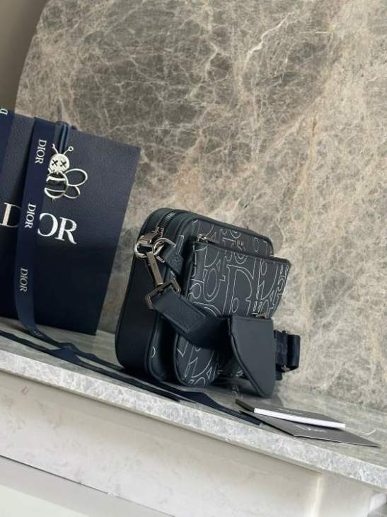 Picture of Dior Mens Bags _SKUfw239230623fw